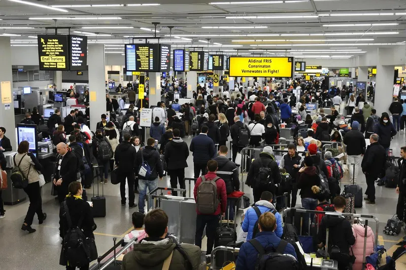Combien de temps faut-il être à l'aéroport avant l'embarquement ?